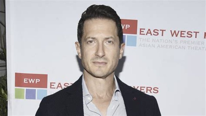 How old is actor Sasha Roiz Today: Biography, Net Worth & more